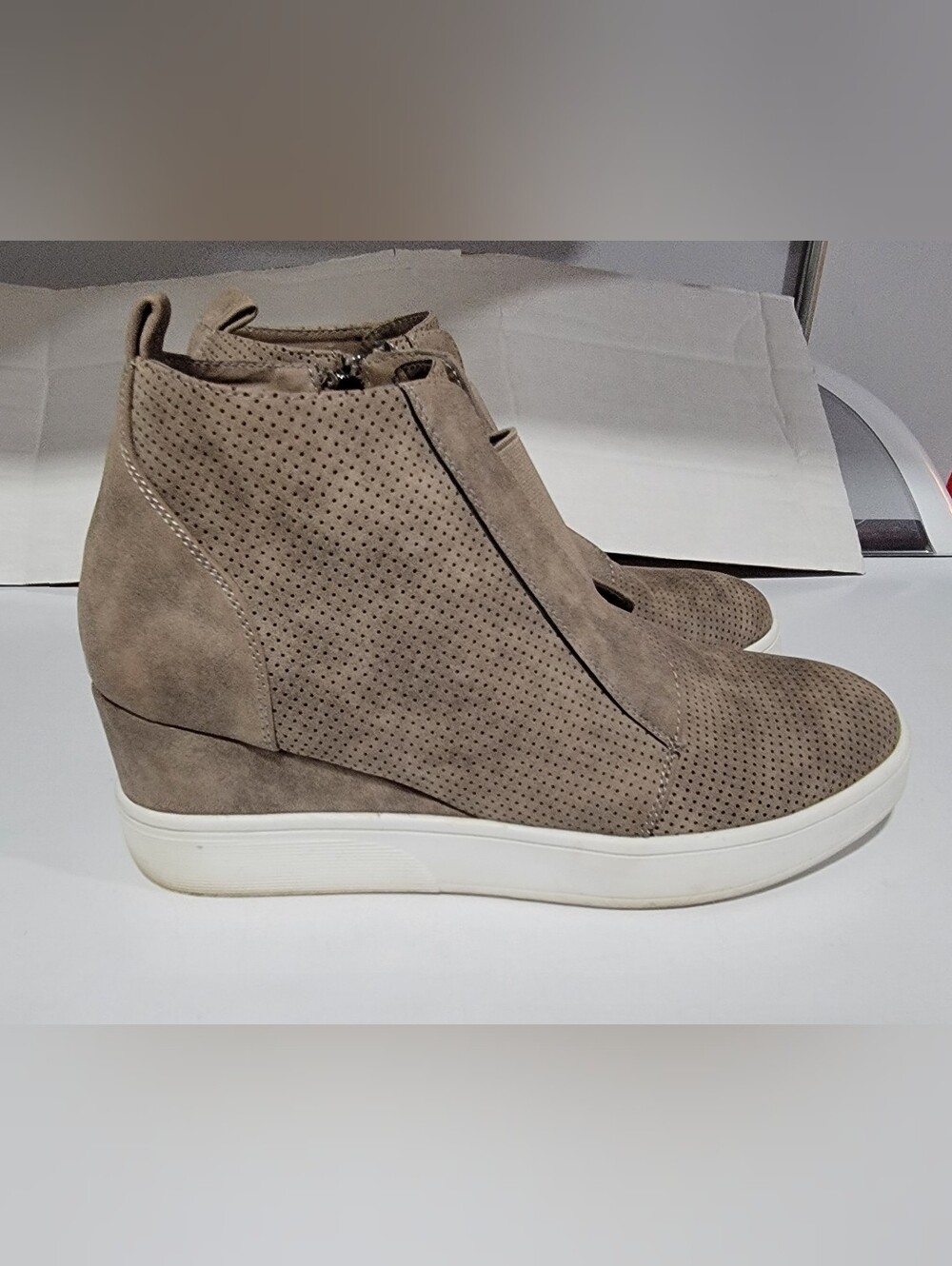 Like New-Women's Journee Clara Wedge Taupe Sneakers. Size 11